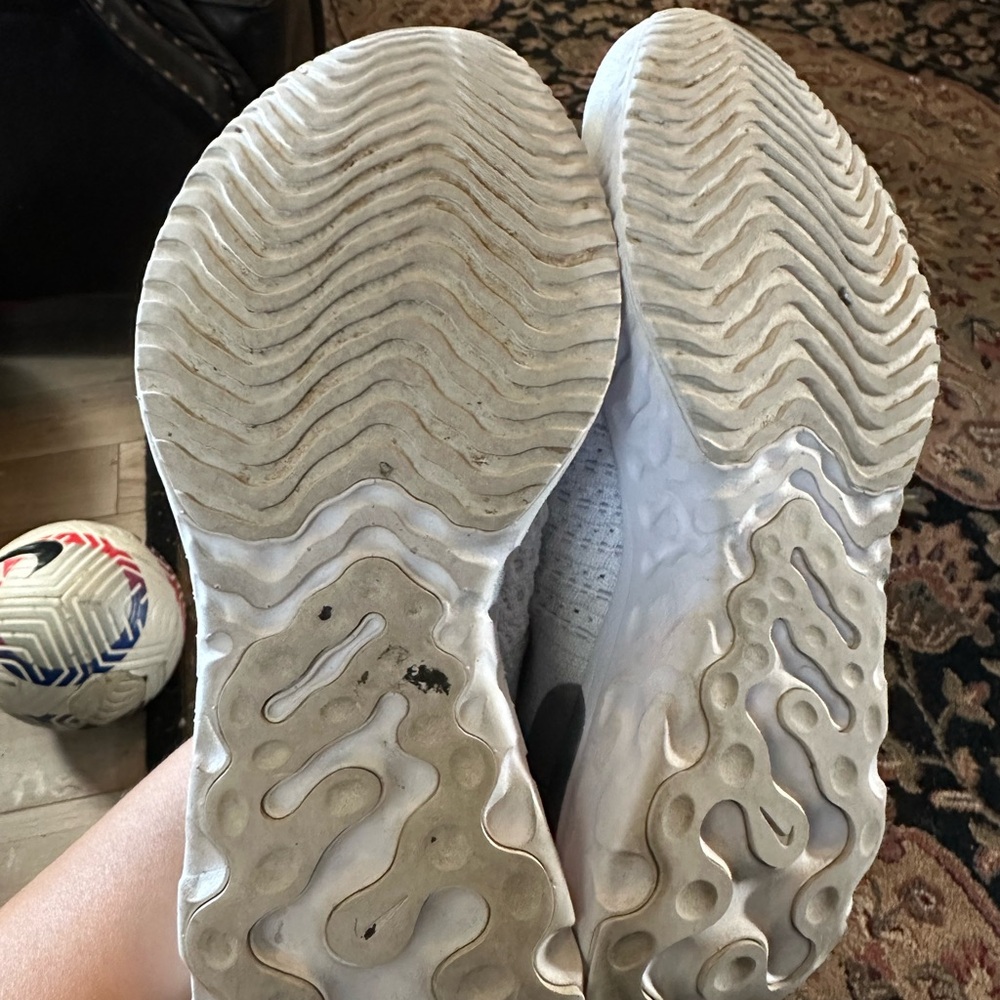 Nike White and Gray Women's Sneakers - Picture 8 of 9